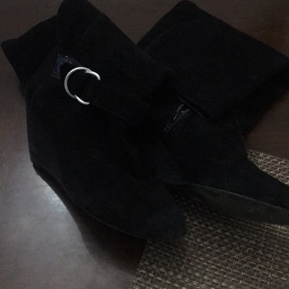 Shoes - Picture 5 of 6
